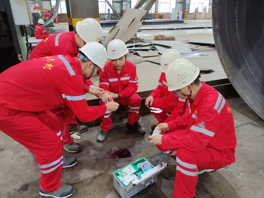 【安全生產月】設備制造分組織開展物體打擊應急預案演練(圖2) 【安全生產月】設備制造分組織開展物體打擊應急預案演練(圖2)