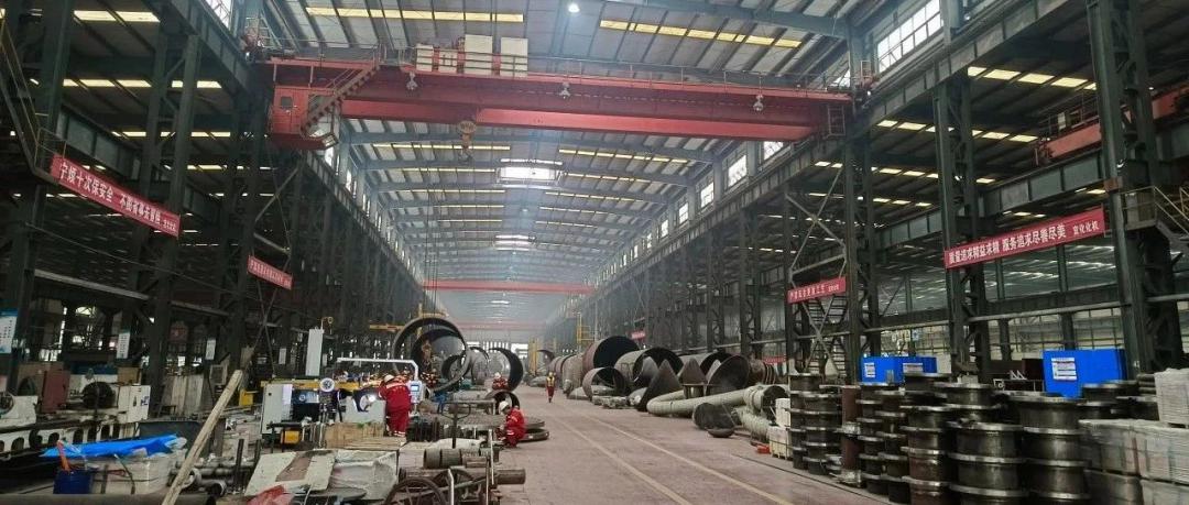 【現(xiàn)場(chǎng)辦公】化機(jī)公司黨委書記、董事長、總經(jīng)理?xiàng)钪袧梢恍械揭牧曛圃旎噩F(xiàn)場(chǎng)辦公