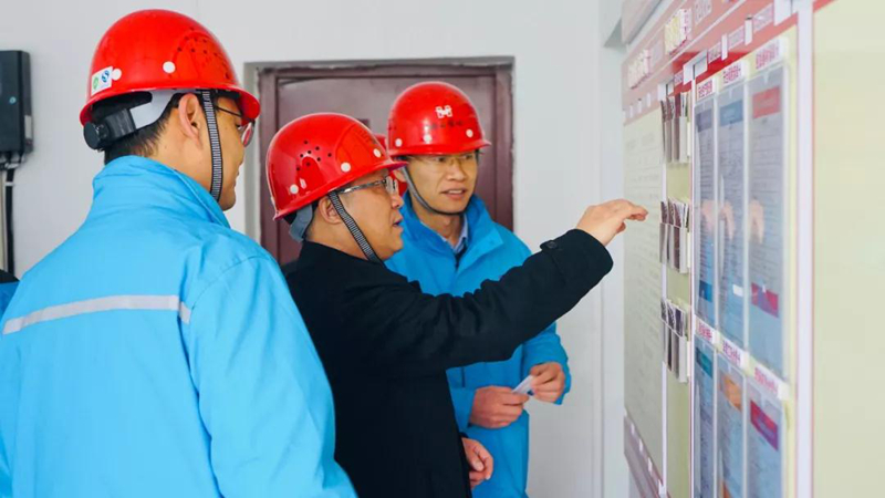 王大真等集團(tuán)領(lǐng)導(dǎo)深入一線與干部職工共度新春佳節(jié)(圖2) 王大真等集團(tuán)領(lǐng)導(dǎo)深入一線與干部職工共度新春佳節(jié)(圖2)