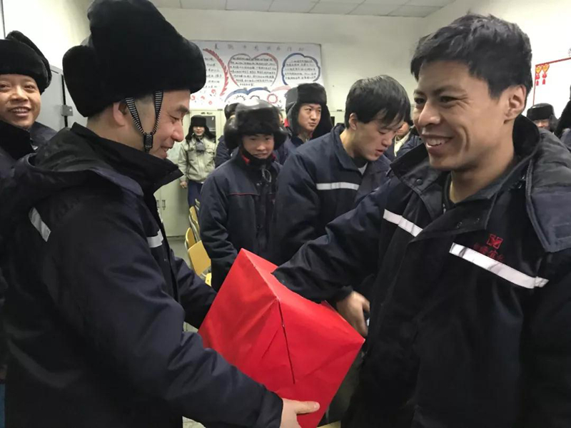 王大真等集團(tuán)領(lǐng)導(dǎo)深入一線與干部職工共度新春佳節(jié)(圖6) 王大真等集團(tuán)領(lǐng)導(dǎo)深入一線與干部職工共度新春佳節(jié)(圖6)