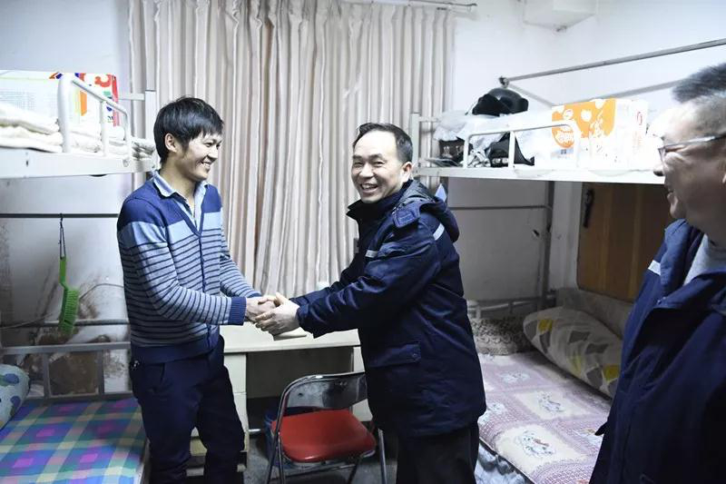 王大真等集團(tuán)領(lǐng)導(dǎo)深入一線與干部職工共度新春佳節(jié)(圖5) 王大真等集團(tuán)領(lǐng)導(dǎo)深入一線與干部職工共度新春佳節(jié)(圖5)