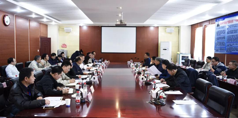 宜昌市政府副市長王應華一行到新疆宜化現(xiàn)場辦公(圖3) 宜昌市政府副市長王應華一行到新疆宜化現(xiàn)場辦公(圖3)