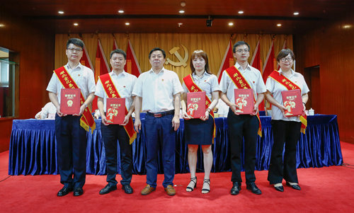 宜化集團召開慶祝中國共產黨成立98周年暨表彰大會(圖7) 宜化集團召開慶祝中國共產黨成立98周年暨表彰大會(圖7)