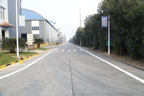 熱火朝天！集團總部140余人到股份公司氯堿分廠開展勞動(圖3)