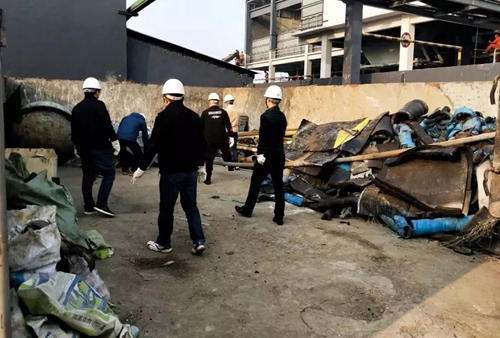 熱火朝天！集團總部140余人到股份公司氯堿分廠開展勞動(圖7)