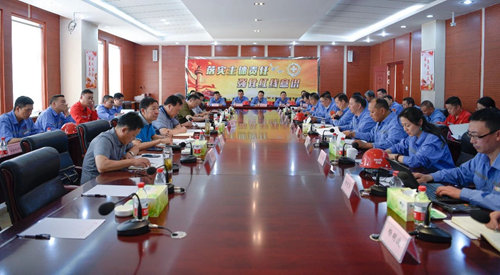 宜昌市委副書記袁衛東一行到新疆宜化現場辦公(圖3)