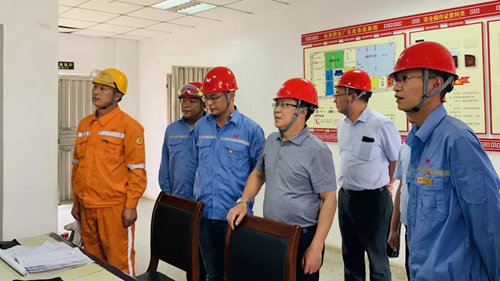 王大真到松滋肥業現場辦公(圖1) 王大真到松滋肥業現場辦公(圖1)