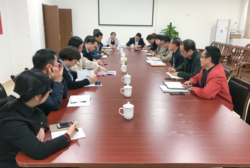 周金平到實(shí)訓(xùn)基地現(xiàn)場辦公(圖1) 周金平到實(shí)訓(xùn)基地現(xiàn)場辦公(圖1)