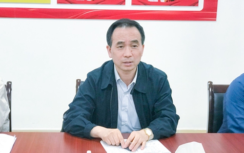 周金平到實(shí)訓(xùn)基地現(xiàn)場辦公(圖2) 周金平到實(shí)訓(xùn)基地現(xiàn)場辦公(圖2)