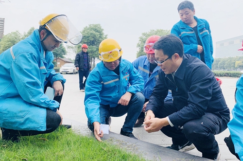 王大真到松滋肥業(yè)、楚星公司現(xiàn)場辦公(圖2) 王大真到松滋肥業(yè)、楚星公司現(xiàn)場辦公(圖2)