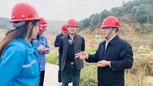 王大真到松滋肥業(yè)、楚星公司現(xiàn)場辦公(圖1) 王大真到松滋肥業(yè)、楚星公司現(xiàn)場辦公(圖1)