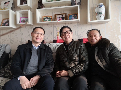 集團(tuán)領(lǐng)導(dǎo)春節(jié)前走訪慰問一線職工、困難職工和離退休老干部(圖5) 集團(tuán)領(lǐng)導(dǎo)春節(jié)前走訪慰問一線職工、困難職工和離退休老干部(圖5)