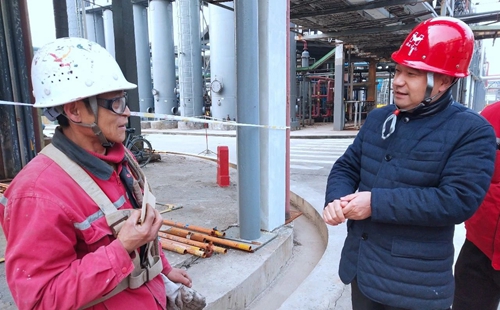 集團(tuán)領(lǐng)導(dǎo)春節(jié)前走訪慰問一線職工、困難職工和離退休老干部(圖7) 集團(tuán)領(lǐng)導(dǎo)春節(jié)前走訪慰問一線職工、困難職工和離退休老干部(圖7)