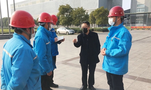 王大真到股份公司、楚星公司和松滋肥業(yè)現(xiàn)場(chǎng)檢查疫情防控及安全生產(chǎn)情況(圖1) 王大真到股份公司、楚星公司和松滋肥業(yè)現(xiàn)場(chǎng)檢查疫情防控及安全生產(chǎn)情況(圖1)