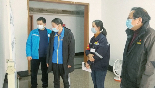 吳正新到股份公司檢查疫情防控工作(圖1) 吳正新到股份公司檢查疫情防控工作(圖1)
