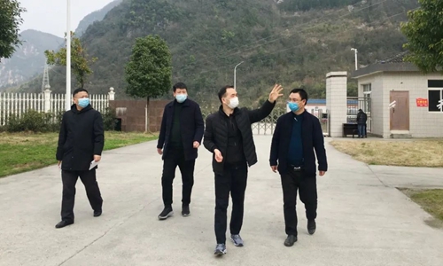 周金平到礦業公司檢查疫情防控及復工復產工作(圖1) 周金平到礦業公司檢查疫情防控及復工復產工作(圖1)