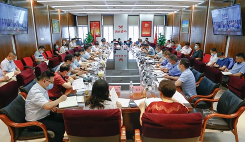 集團(tuán)上半年生產(chǎn)經(jīng)營總結(jié)大會拉開序幕(圖1) 集團(tuán)上半年生產(chǎn)經(jīng)營總結(jié)大會拉開序幕(圖1)