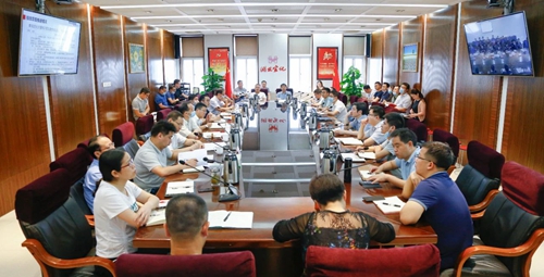 集團召開效益分析會強調:再鼓干勁 奮勇爭先 全力完成全年目標任務(圖1) 集團召開效益分析會強調:再鼓干勁 奮勇爭先 全力完成全年目標任務(圖1)