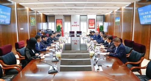 江蘇省港口集團總經(jīng)理關永健一行到訪宜化集團(圖1) 江蘇省港口集團總經(jīng)理關永健一行到訪宜化集團(圖1)