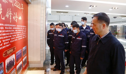 新疆宜化組織開展優秀班長“三個一”活動(圖2) 新疆宜化組織開展優秀班長“三個一”活動(圖2)