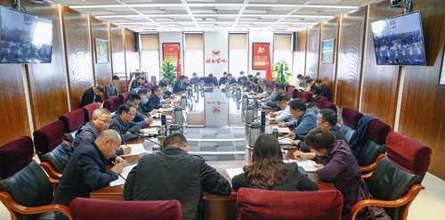 集團(tuán)效益分析會(huì)強(qiáng)調(diào):再動(dòng)員再鼓勁 努力交上圓滿答卷(圖1) 集團(tuán)效益分析會(huì)強(qiáng)調(diào):再動(dòng)員再鼓勁 努力交上圓滿答卷(圖1)