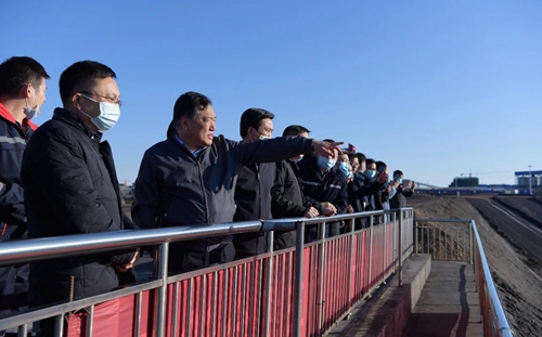 袁衛(wèi)東率領(lǐng)宜昌市黨政代表團到新疆宜化調(diào)研指導(dǎo)(圖1) 袁衛(wèi)東率領(lǐng)宜昌市黨政代表團到新疆宜化調(diào)研指導(dǎo)(圖1)