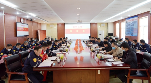 袁衛(wèi)東率領(lǐng)宜昌市黨政代表團到新疆宜化調(diào)研指導(dǎo)(圖3) 袁衛(wèi)東率領(lǐng)宜昌市黨政代表團到新疆宜化調(diào)研指導(dǎo)(圖3)