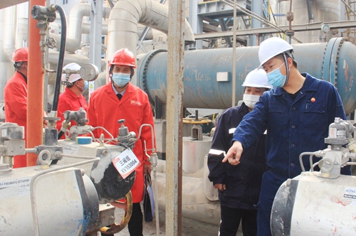 國(guó)務(wù)院安委辦危化品重點(diǎn)縣專(zhuān)家組到新疆天運(yùn)開(kāi)展安全生產(chǎn)指導(dǎo)服務(wù)工作(圖1) 國(guó)務(wù)院安委辦危化品重點(diǎn)縣專(zhuān)家組到新疆天運(yùn)開(kāi)展安全生產(chǎn)指導(dǎo)服務(wù)工作(圖1)