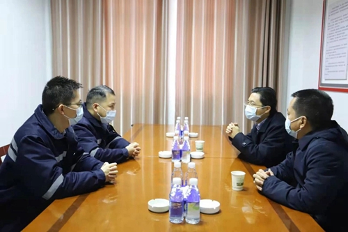 宜都市委副書記、市長李澤剛到楚星公司慰問市拔尖人才(圖2)