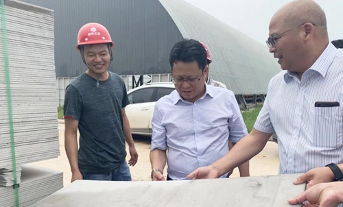 王大真一行到松滋肥業(yè)和宜昌區(qū)域分子公司檢查調研(圖1) 王大真一行到松滋肥業(yè)和宜昌區(qū)域分子公司檢查調研(圖1)