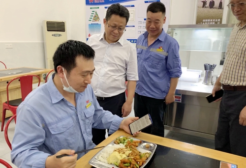 王大真一行到松滋肥業(yè)和宜昌區(qū)域分子公司檢查調研(圖4) 王大真一行到松滋肥業(yè)和宜昌區(qū)域分子公司檢查調研(圖4)