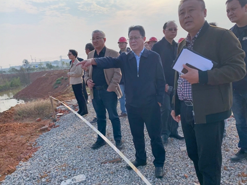 王大真到邦普宜化項(xiàng)目專班辦公現(xiàn)場調(diào)研(圖2) 王大真到邦普宜化項(xiàng)目專班辦公現(xiàn)場調(diào)研(圖2)