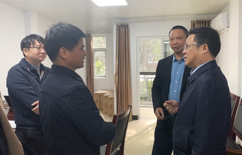 王大真到邦普宜化項(xiàng)目專班辦公現(xiàn)場調(diào)研(圖1) 王大真到邦普宜化項(xiàng)目專班辦公現(xiàn)場調(diào)研(圖1)