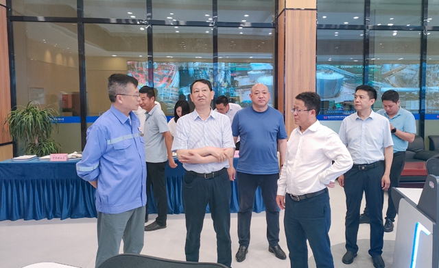 宋文豹一行到田家河氨醇項目和降解新材料公司現(xiàn)場調研(圖2) 宋文豹一行到田家河氨醇項目和降解新材料公司現(xiàn)場調研(圖2)