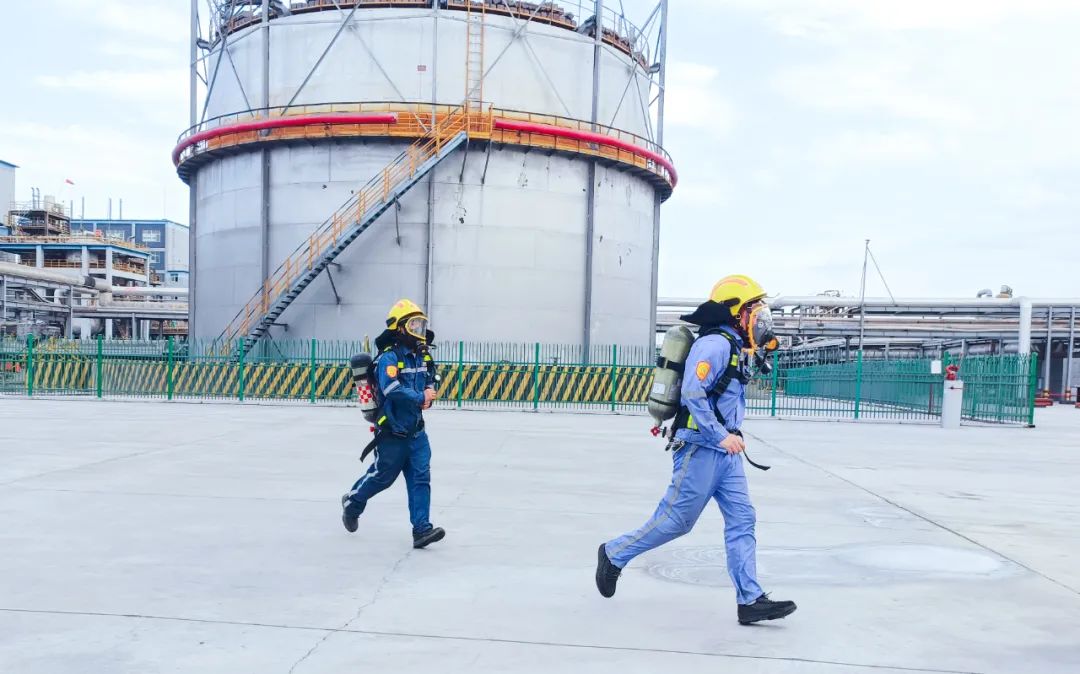 【安全生產月】以練為戰！新疆宜化開展?；沸孤┦鹿蕬毖菥?>
        <h3>【安全生產月】以練為戰！新疆宜化開展危化品泄漏事故應急演練</h3>
        <div   id=