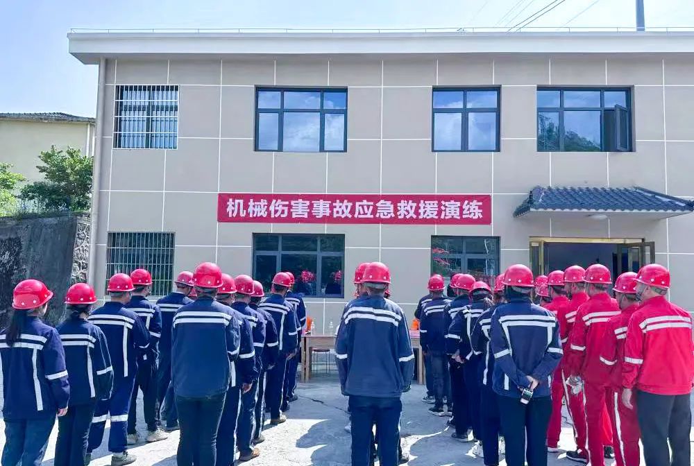 【安全生產(chǎn)月】以練促防!礦業(yè)公司開展系列場景應(yīng)急演練(圖4) 圖片