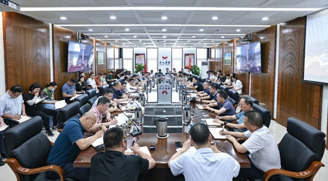 集團(tuán)召開(kāi)黨委(擴(kuò)大)會(huì)議傳達(dá)學(xué)習(xí)上級(jí)會(huì)議精神(圖1) 集團(tuán)召開(kāi)黨委(擴(kuò)大)會(huì)議傳達(dá)學(xué)習(xí)上級(jí)會(huì)議精神(圖1)