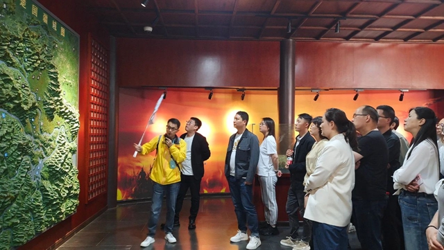 集團組織湖北省外單位職工代表開展宜昌行(圖3) 集團組織湖北省外單位職工代表開展宜昌行(圖3)