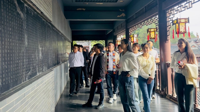 集團組織湖北省外單位職工代表開展宜昌行(圖2) 集團組織湖北省外單位職工代表開展宜昌行(圖2)