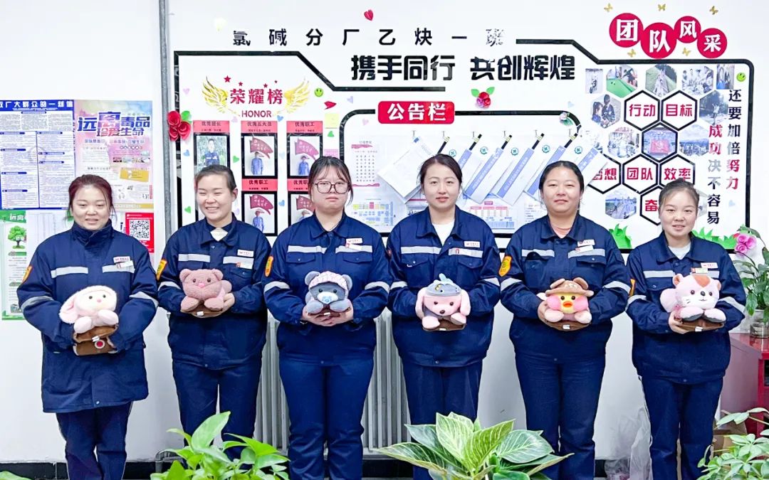 新疆宜化乙炔車間運(yùn)行一班:立足崗位強(qiáng)技能,凝心聚力創(chuàng)佳績(jī)(圖3) 新疆宜化乙炔車間運(yùn)行一班:立足崗位強(qiáng)技能,凝心聚力創(chuàng)佳績(jī)(圖3)