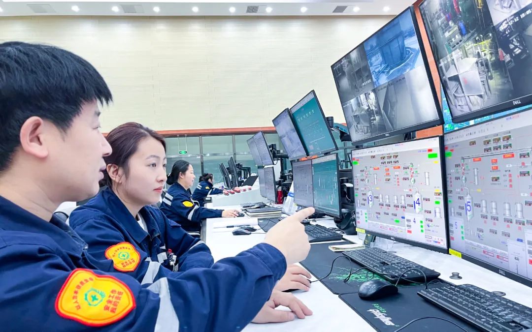 新疆宜化乙炔車間運(yùn)行一班:立足崗位強(qiáng)技能,凝心聚力創(chuàng)佳績(jī)(圖4) 新疆宜化乙炔車間運(yùn)行一班:立足崗位強(qiáng)技能,凝心聚力創(chuàng)佳績(jī)(圖4)