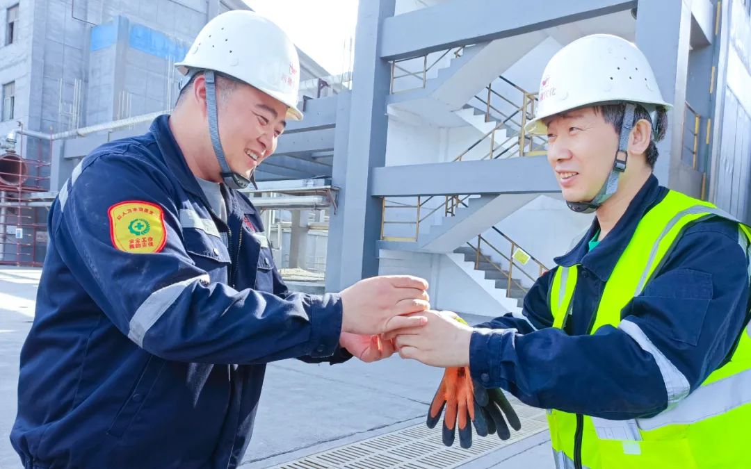 新疆宜化乙炔車間運(yùn)行一班:立足崗位強(qiáng)技能,凝心聚力創(chuàng)佳績(jī)(圖5) 新疆宜化乙炔車間運(yùn)行一班:立足崗位強(qiáng)技能,凝心聚力創(chuàng)佳績(jī)(圖5)