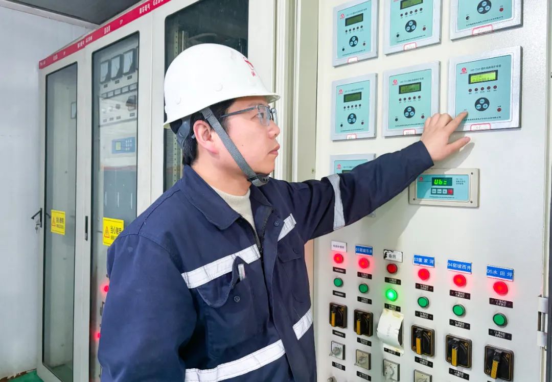 宜化礦業(yè)郭倉健:滿腔熱愛向機電,一片初心為礦山(圖3) 宜化礦業(yè)郭倉健:滿腔熱愛向機電,一片初心為礦山(圖3)