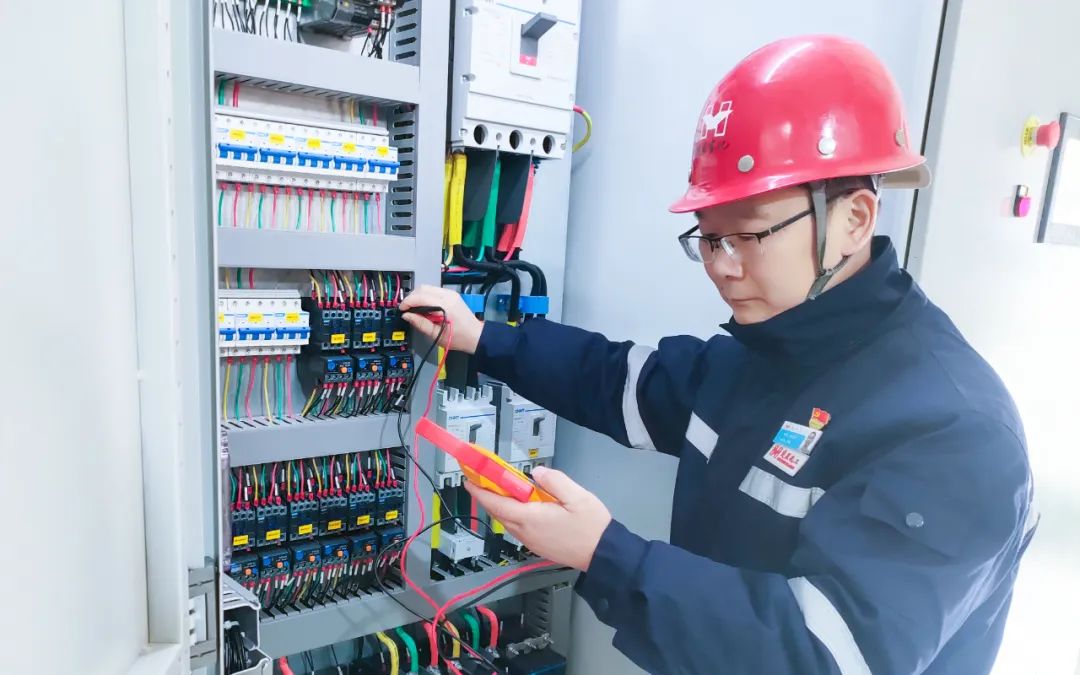 【宜化榜樣】楚星公司江剛:扎根一線,保障電氣設備平穩運行(圖4) 【宜化榜樣】楚星公司江剛:扎根一線,保障電氣設備平穩運行(圖4)