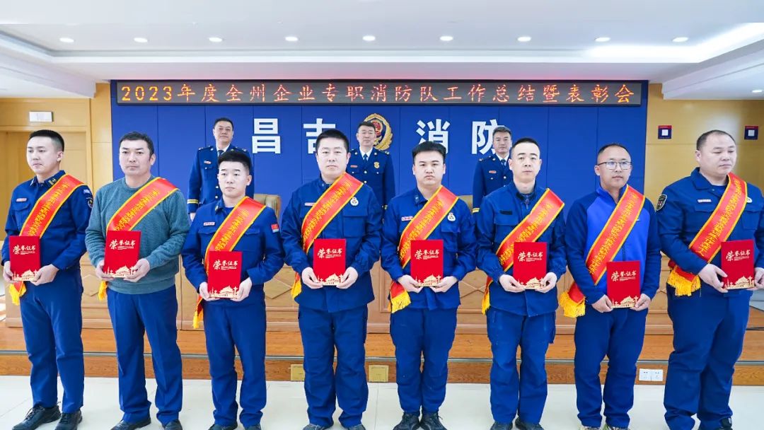 【宜化榜樣】新疆宜化崔發(fā)新:當(dāng)好安全生產(chǎn)的守護(hù)者(圖4) 【宜化榜樣】新疆宜化崔發(fā)新:當(dāng)好安全生產(chǎn)的守護(hù)者(圖4)