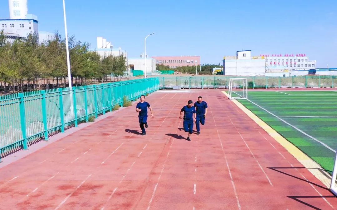 【宜化榜樣】新疆宜化崔發(fā)新:當(dāng)好安全生產(chǎn)的守護(hù)者(圖6) 【宜化榜樣】新疆宜化崔發(fā)新:當(dāng)好安全生產(chǎn)的守護(hù)者(圖6)