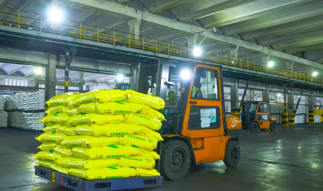 喜報!新疆宜化尿素產(chǎn)品再添兩位“新成員”(圖2) 喜報!新疆宜化尿素產(chǎn)品再添兩位“新成員”(圖2)