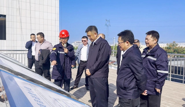 黑龍江省供銷(xiāo)合作社理事會(huì)主任趙勵(lì)軍、倍豐集團(tuán)董事長(zhǎng)徐陽(yáng)一行到訪宜化集團(tuán)(圖1)