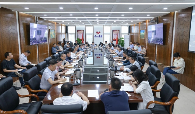 宜化集團領(lǐng)導班子舉行深入貫徹中央八項規(guī)定精神學習教育讀書班第二次集體學習研討(圖1) 宜化集團領(lǐng)導班子舉行深入貫徹中央八項規(guī)定精神學習教育讀書班第二次集體學習研討(圖1)