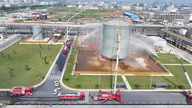 新宜化工開展危化品安全生產事故應急演練(圖1) 新宜化工開展危化品安全生產事故應急演練(圖1)